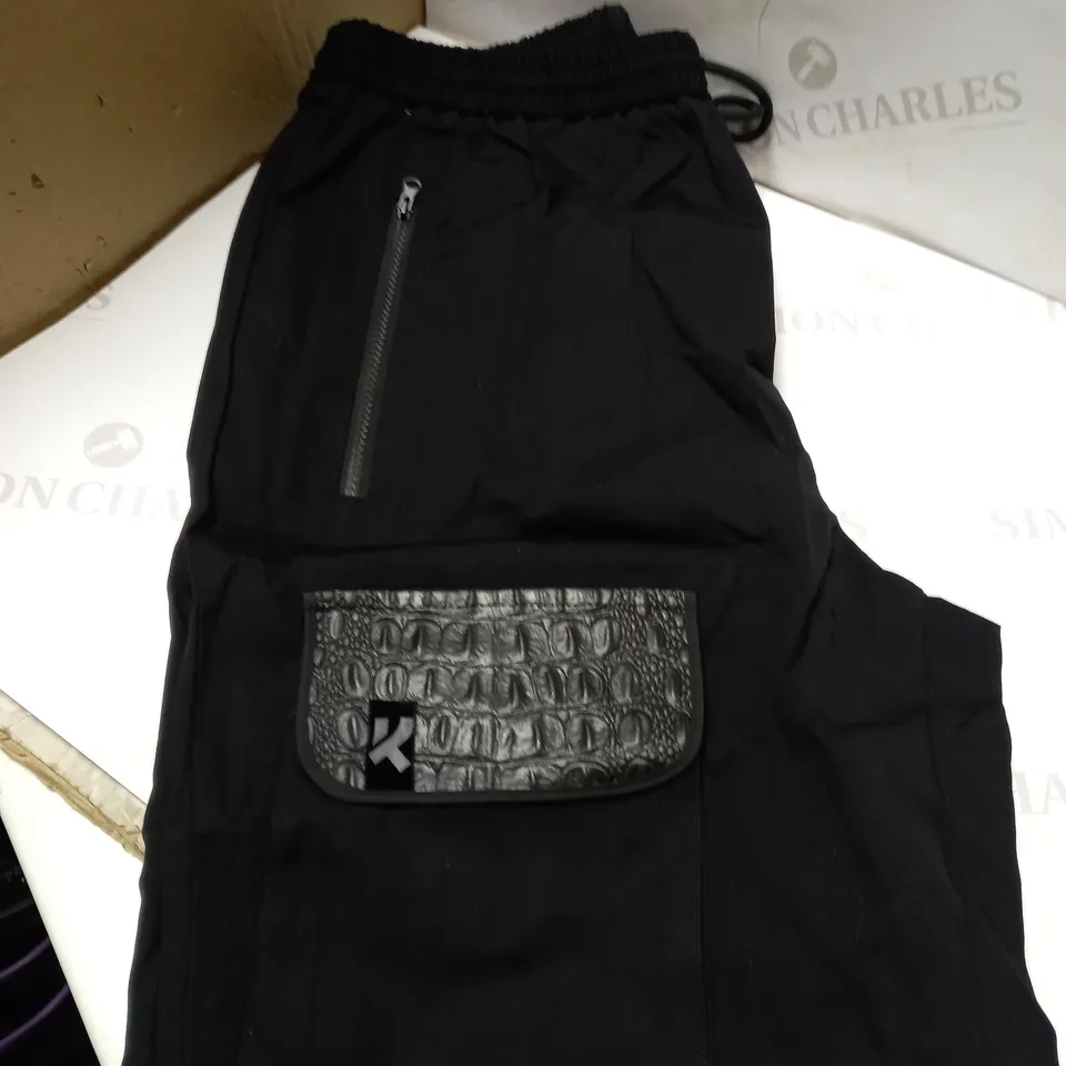 THE SPRINKLE KOI WOMENS BAGGY CARGO TROUSER SIZE M
