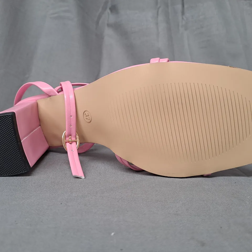 BOXED PAIR OF DESIGNER OPEN TOE BLOCK HEEL STRAPPY SANDALS IN PINK EU SIZE 37