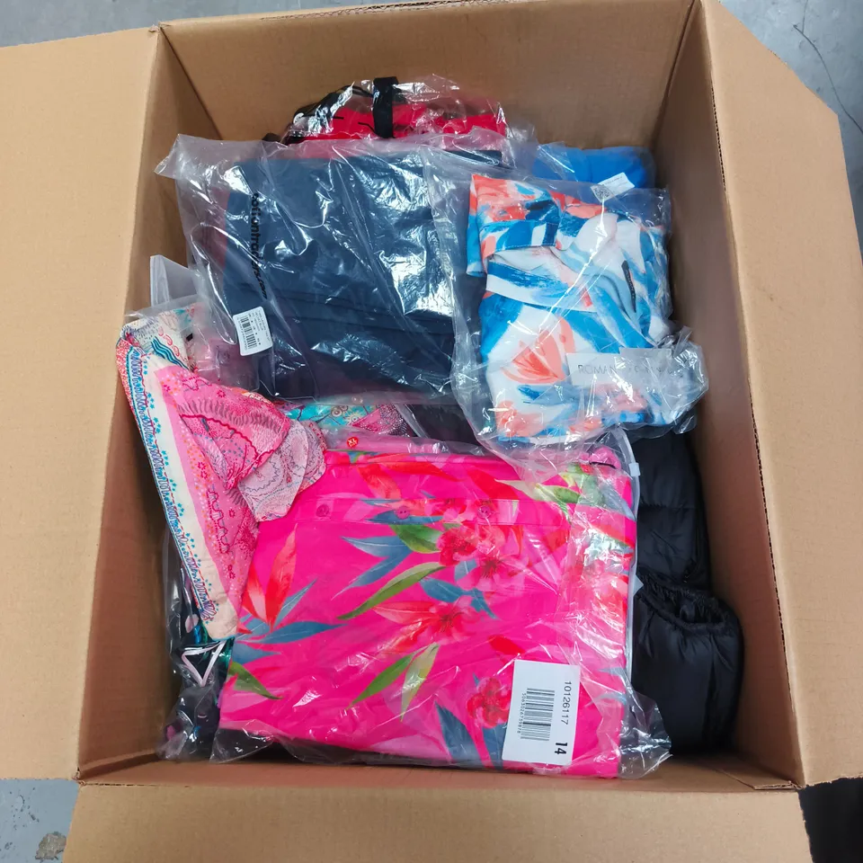BOX OF APPROXIMATELY 25 ASSORTED CLOTHING ITEMS TO INCLUDE ROMAN, COTTON TRADERS ETC