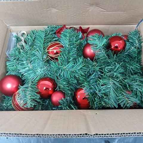 BOXED RED CHRISTMAS GARLAND 