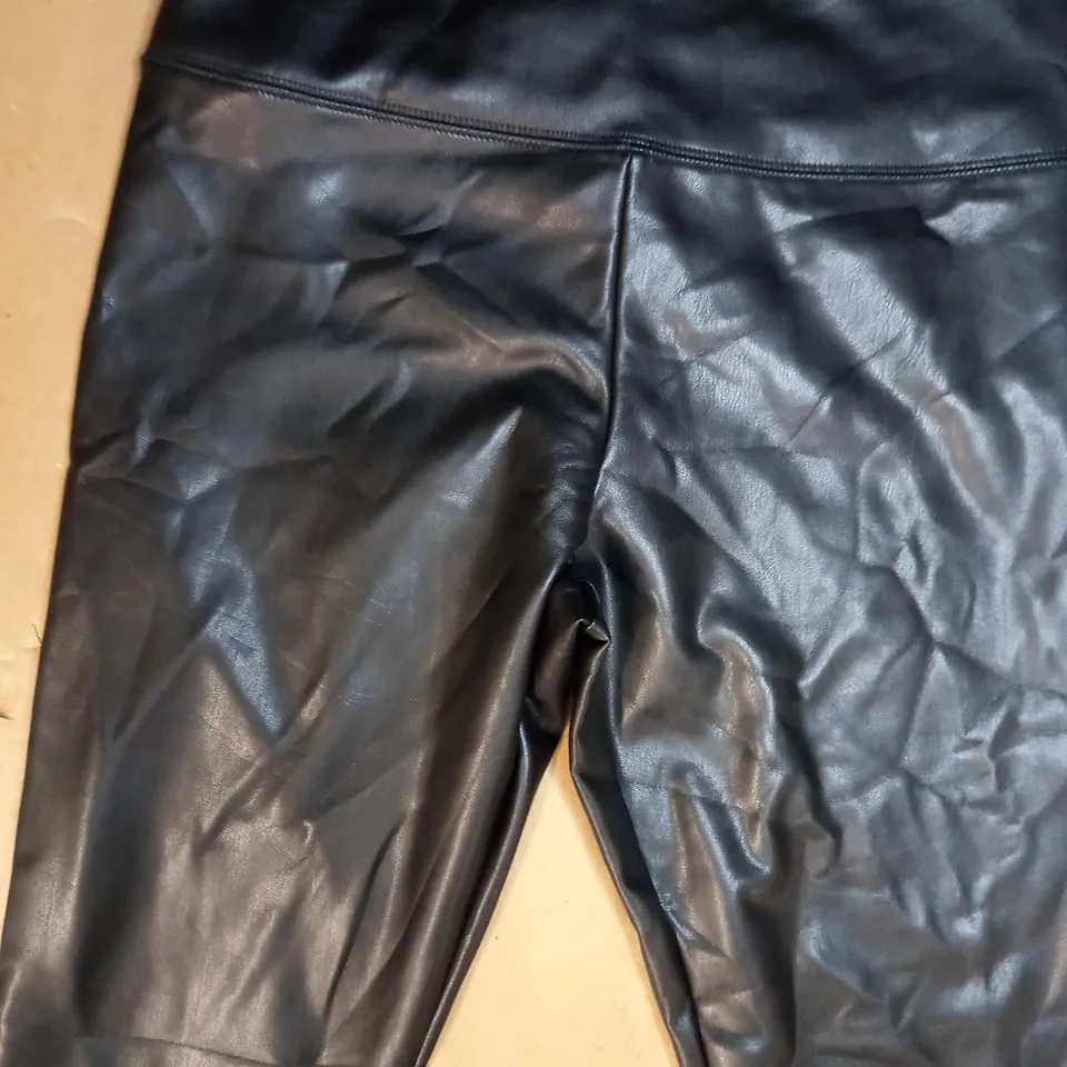 HOLLISTER ULTRA HIGH RISE TROUSERS IN BLACK SIZE M
