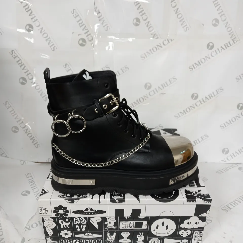 BOXED KOI FOOTWEAR BORIN MENS HARDWARE PLATFORM BOOTS SIZE 12