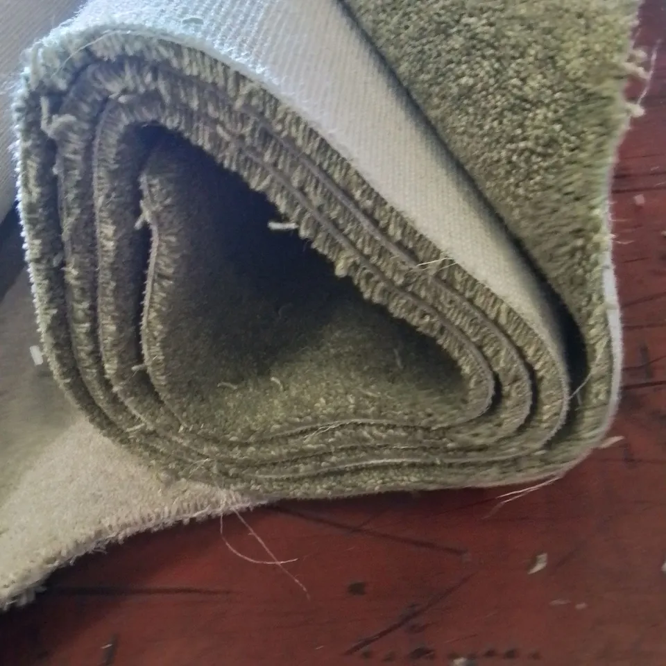 ROLL OF QUALITY LINGDALE ELITE KILNSEY CARPET// APPROX SIZE: 4 X2.42M