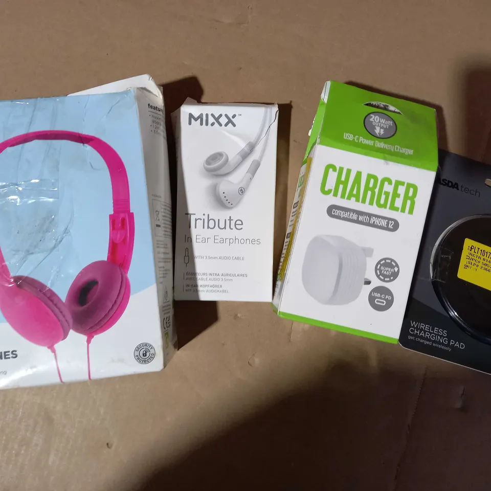 LOT OF 15 ASSORTED ELECTRICAL ITEMS, TO INCLUDE CHARGERS, HEADPHONES, ETC