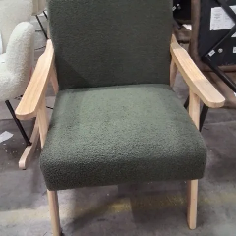 PLUSH CHAIR GREEN AND OAK 