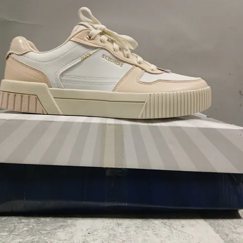BOXED PAIR OF SKECHERS COURT & CLASSICS SHOES IN WHITE/PEACH SIZE UK 6