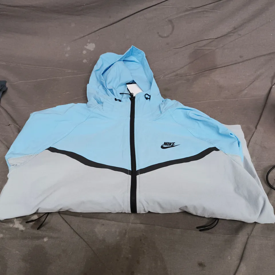 NIKE MEN'S LIGHT BLUE WINDBREAKER JACKET – SIZE S