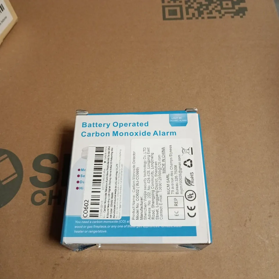 APPROXIMATELY 10 ASSORTED ELECTRICAL ITEMS INCLUDING GRANICELL BATTERY CHARGER , OXI PRO INFRARED THERMOMETRE AND CARBON MONOXIDE ALARM
