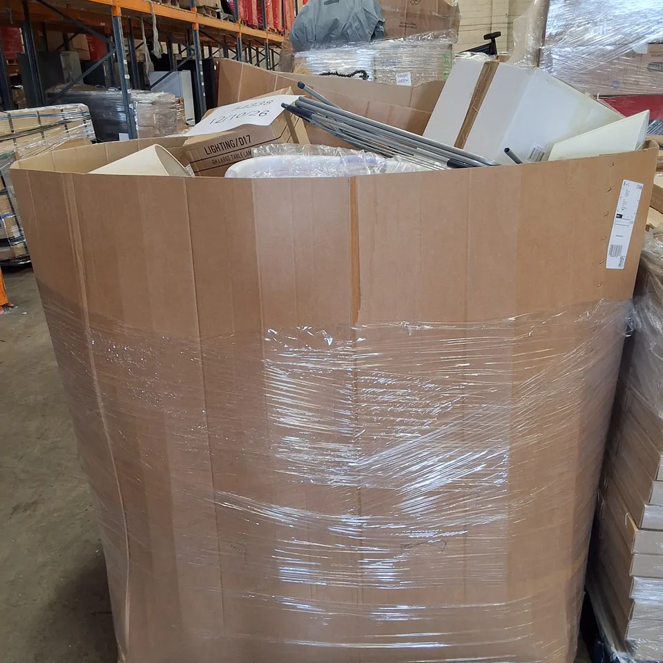 PALLET CONTAINING ASSORTED PRODUCTS INCLUDING COLLAPSIBLE LAUNDRY BASKETS, LAMP SHADES, LARGE BREADSMART TUPPERWARE & CLOTHES AIRER