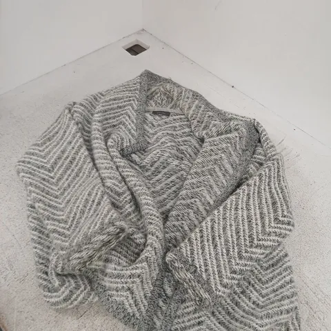 PER UNA WOMEN'S KNITTED CARDIGAN – GREY ZIGZAG PATTERN