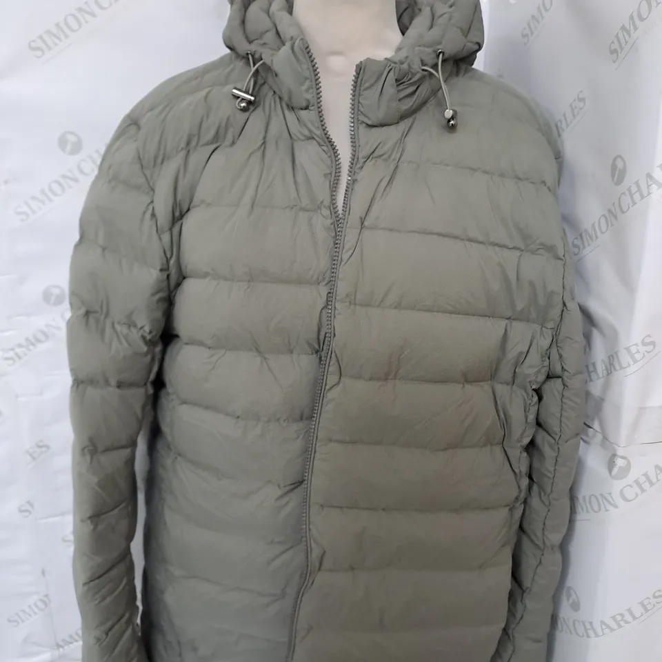 ARNE TECHNICAL DOWN JACKET IN OLIVE - LARGE 