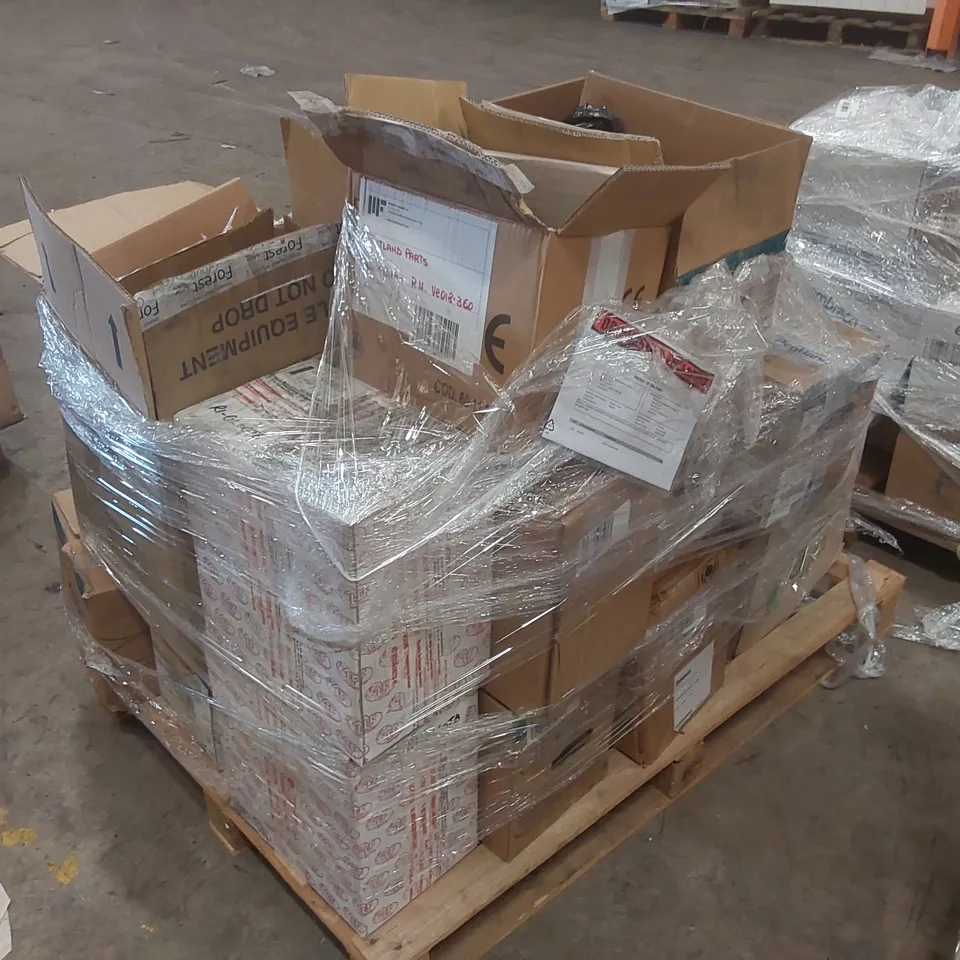 PALLET CONTAINING A VERY LARGE QUANTITY OF EMBRACO COMPRESSORS ECT