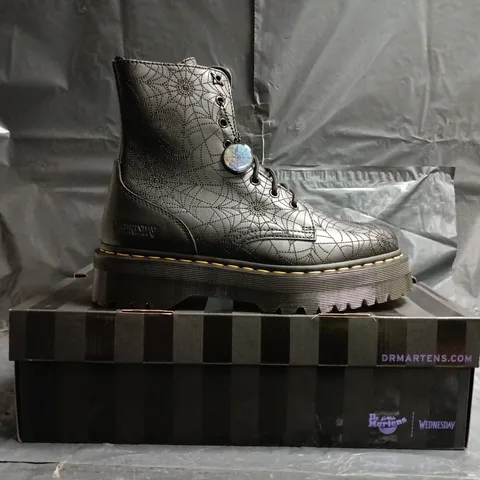 BOXED PAIR OF DR MARTENS WEDNESDAY JADON ANKLE BOOTS IN BLACK SIZE UK 9.5