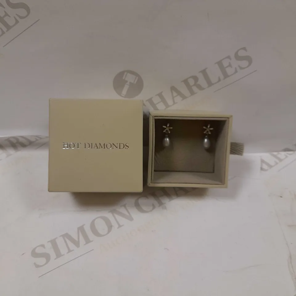 HOT DIAMONDS SILVER EAR RINGS