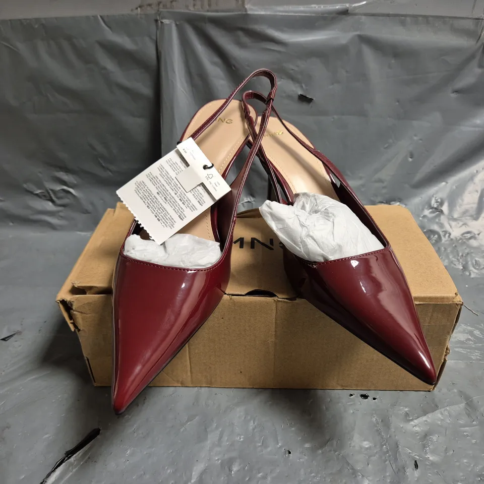 BOXED PAIR OF MNG POINTED TOE HEELS IN RED/BROWN - SIZE 38