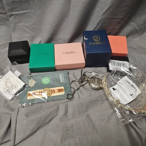 APPROXIMATELY 15 ASSORTED JEWELLERY ITEMS TO INCLUDE - NECKLACE ,WATCH , EARRINGS FROM BRANDS SUCH AS FOXBOX, RACHEL ZOE, CHLOBO, ETC