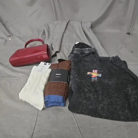 BOX OF APPROXIMATELY 25 ASSORTED CLOTHING ITEMS TO INCLUDE HANDBAG, CHECK JACKET, T SHIRT, SOCKS ETC