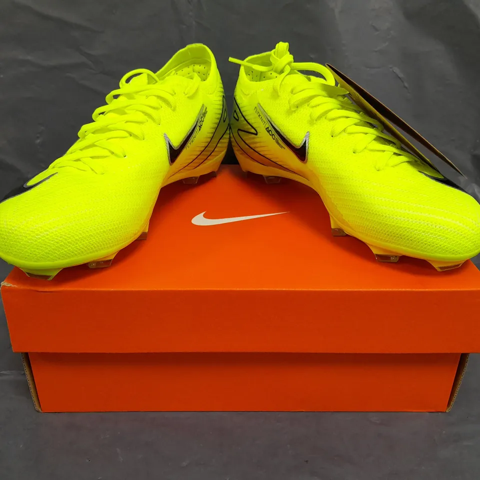 BOXED PAIR OF NIKE JUNIOR MERCURIAL VAPOR 16 PRO FOOTBALL BOOTS IN NEON GREEN/BLACK SIZE 3