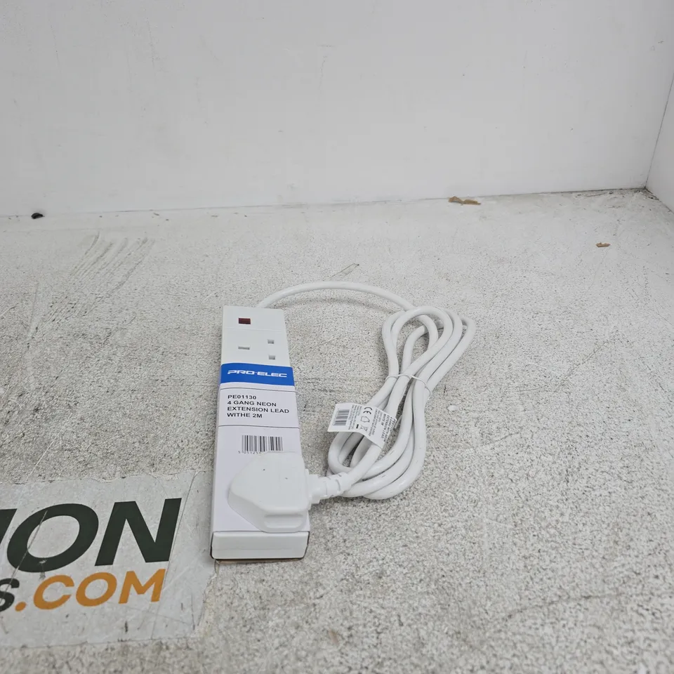 PRO ELEC PE01130 4 GANG EXTENSION WITH NEON 2M, WHITE