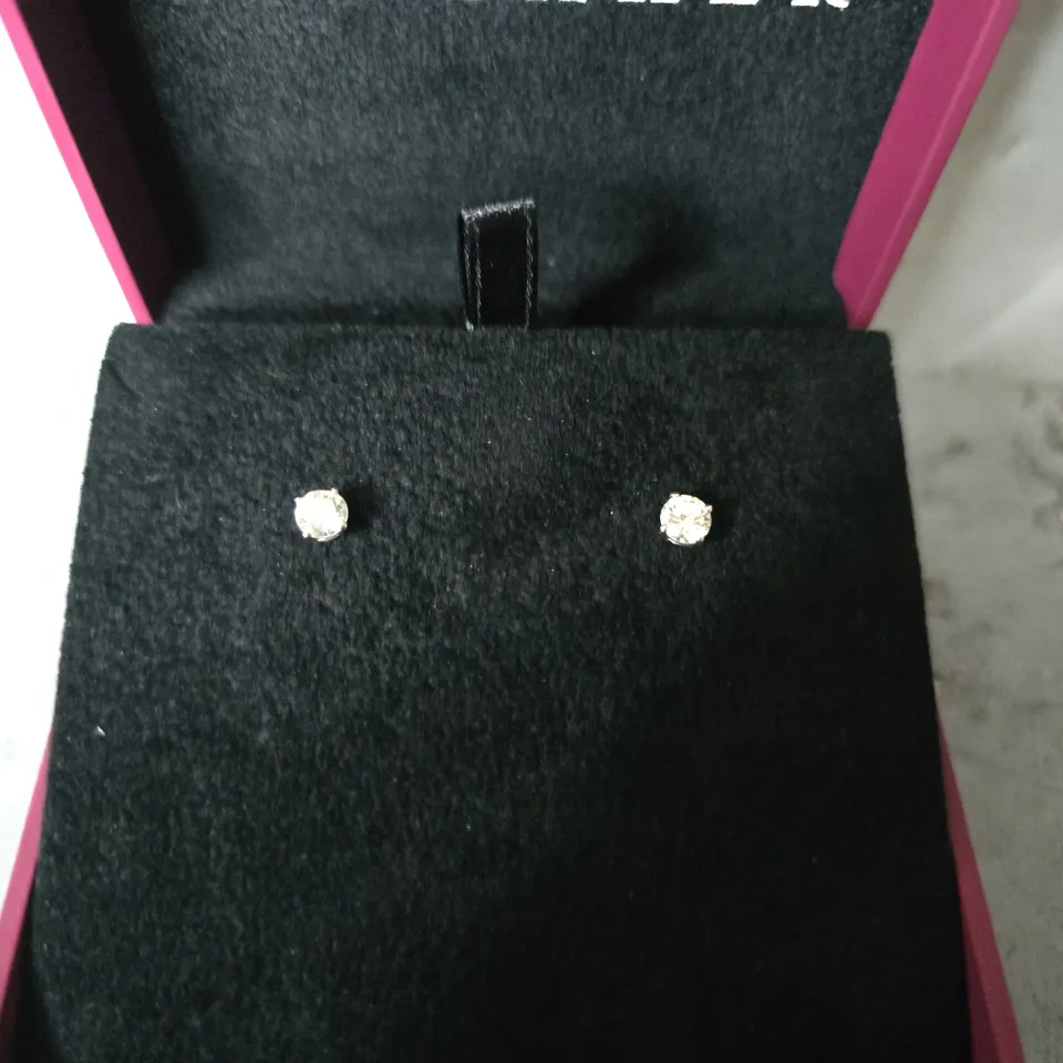 BOXED T.H BAKER STUD EARRINGS 