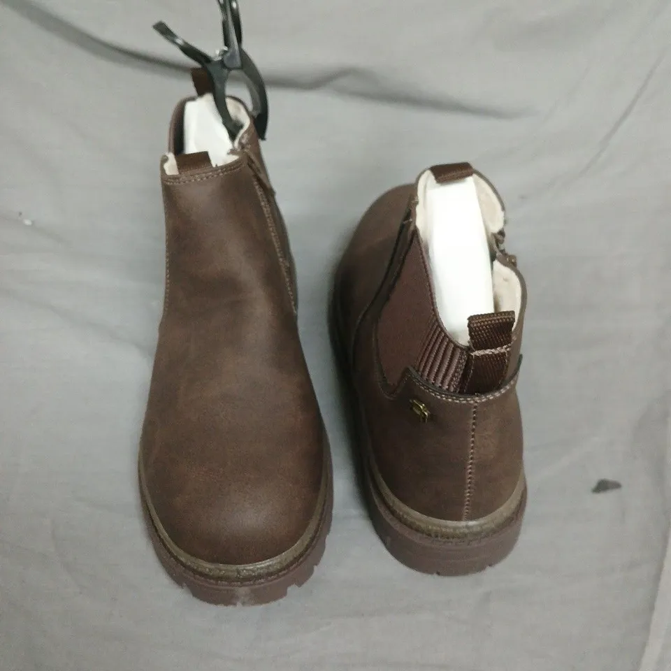 RIVER ISLAND BROWN CHELSEA BOOTS – UK 4 (EU 37)