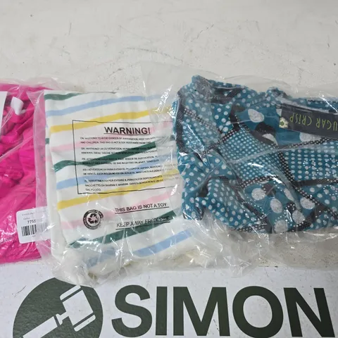 APPROX 20 ASSORTED ITEMS OF CLOTHING IN VARIOUS SIZES TO INCLUDE TOPS, JUMPERS, ETC