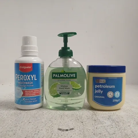 APPROXIMATELY 15 ASSORTED COSMETIC ITEMS INCLUDING VARIOUS MAKES AND BRANDS - COLLECTION ONLY