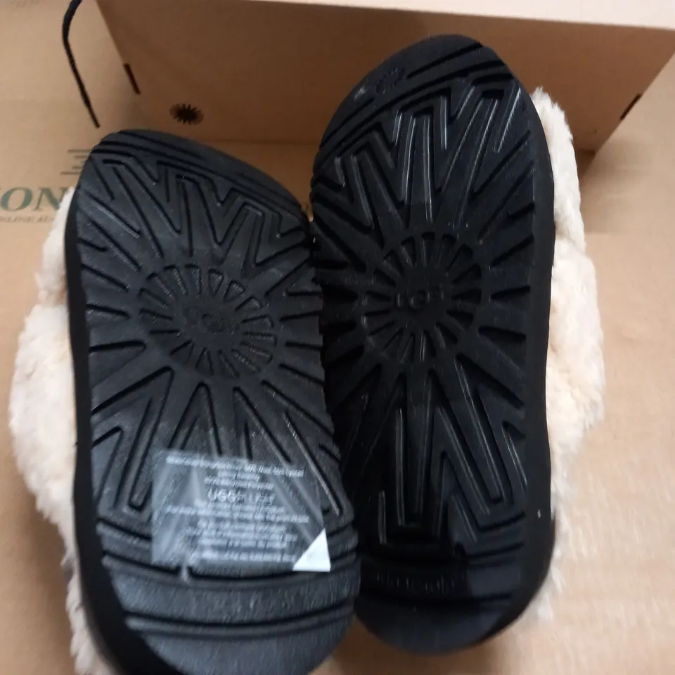 PAIR OF UGG FUZZ SUGAR CROSS SLIDE SLIDERS - UK 5