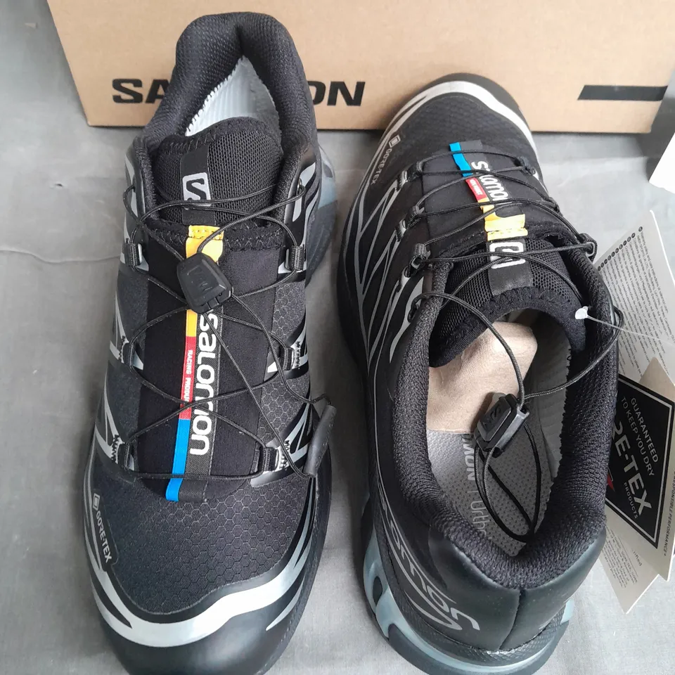 BOXED PAIR OF SALOMON XT-6 GTX TRAINERS IN BLACK/SILVER - UK 8