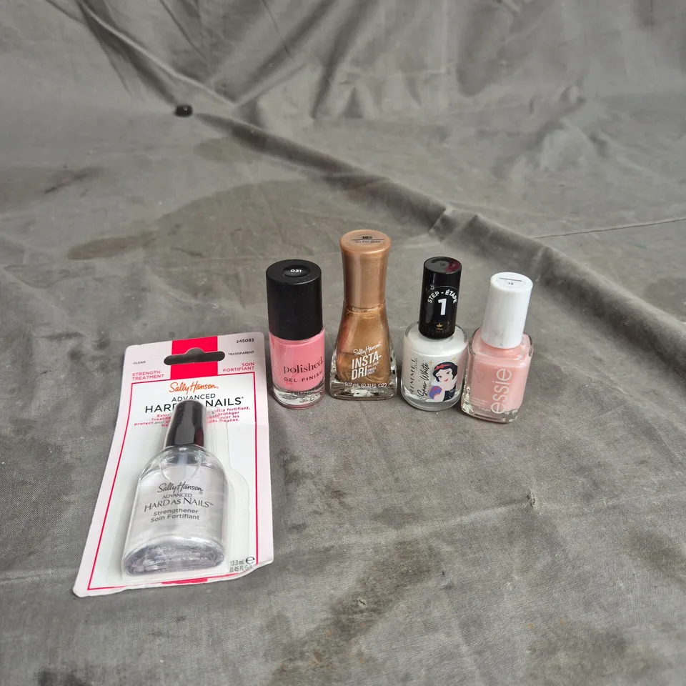 APPROXIMATELY 20 BOTTLES OF NAIL VARNISH TO INCLUDE SALLY HANSEN, RIMMEL AND ESSIE