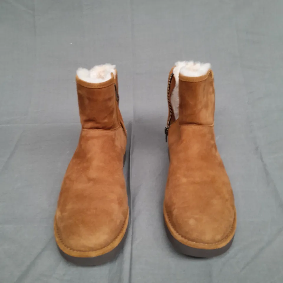 UNBOXED PAIR OF UGG ZIP UP BOOTS BROWN SIZE UK 5
