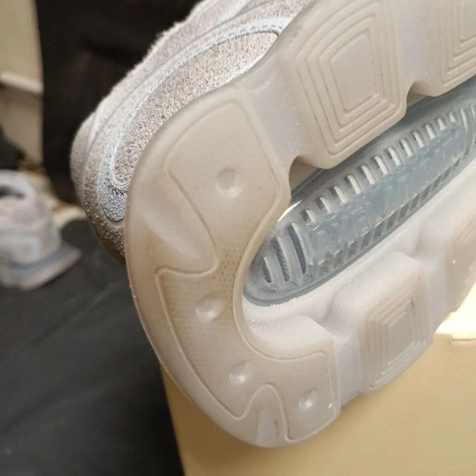 BOXED AXEL ARIGATO ERIS SNEAKERS IN LIGHT BLUE - UK 8