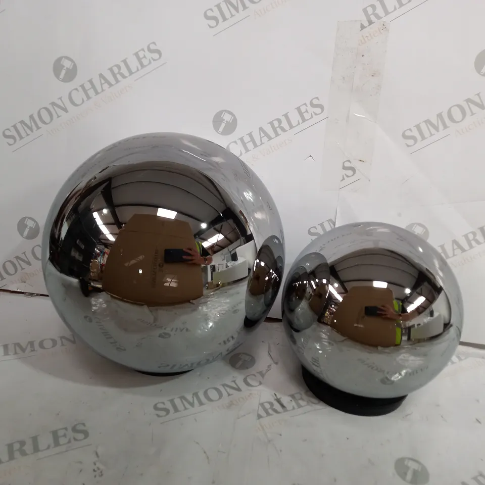 BOXED KELLY HOPPEN SET OF 2 INDOOR OUTDOOR PRELIT GLASS DECOR, REFLECTIVE ORBS - COLLECTION ONLY