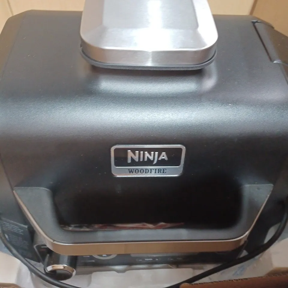 BOXED NINJA WOODFIRE ELECTRIC BBQ GRILL & SMOKER OG701UKQ