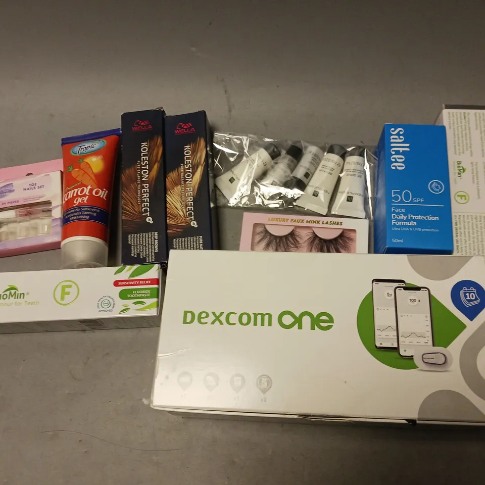 BOX OF APPROXIMATELY 15 COSMETIC ITEMS TO INCLUDE AMANDE SUPPLE SKIN OIL, PURECACAO THERMOMASK, AND NIVEA MAKEUP REMOVER ETC. 
