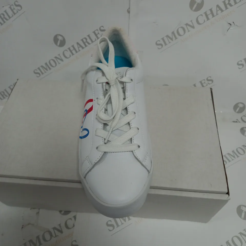 BOXED PAIR OF SKETCHERS SHOES SIZE 36.5