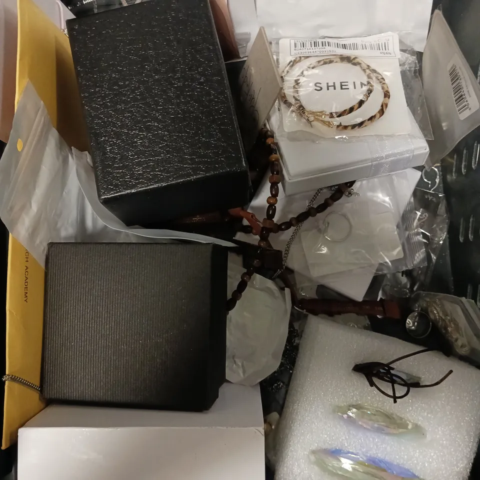 APPROXIMATELY 25 ASSORTED JEWELLERY PRODUCTS TO INCLUDE NECKLACES, EARRINGS, WATCHES ETC 