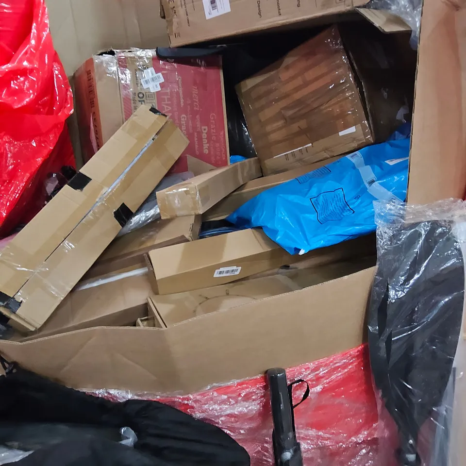 PALLET OF ASSORTED ITEMS TO INCLUDE, WOODEN SHUFFLE BOARD GAME, WORLD MAP GAME, ROUND BALLOON ARCH KITS, BIKE MUDGUARDS, OARS, UMBRELLAS, 