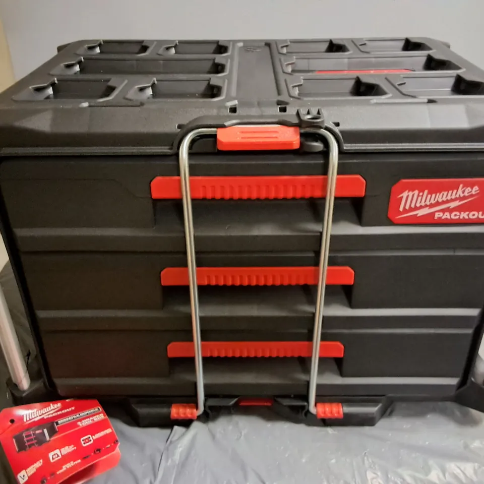 MILWAUKEE PACKOUT 3-DRAWER TOOLBOX