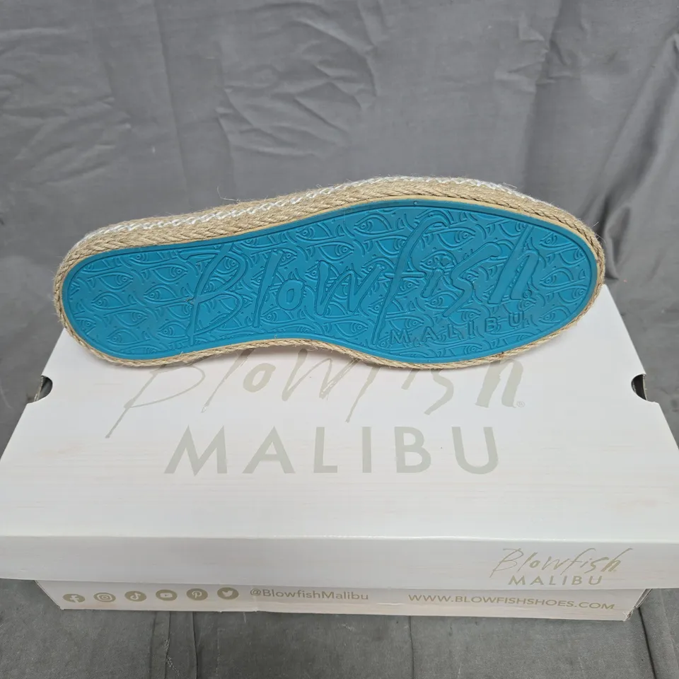 BLOWFISH MALIBU WOMEN'S WHITE CANVAS ESPADRILLE SNEAKER – BOXED SIZE 6