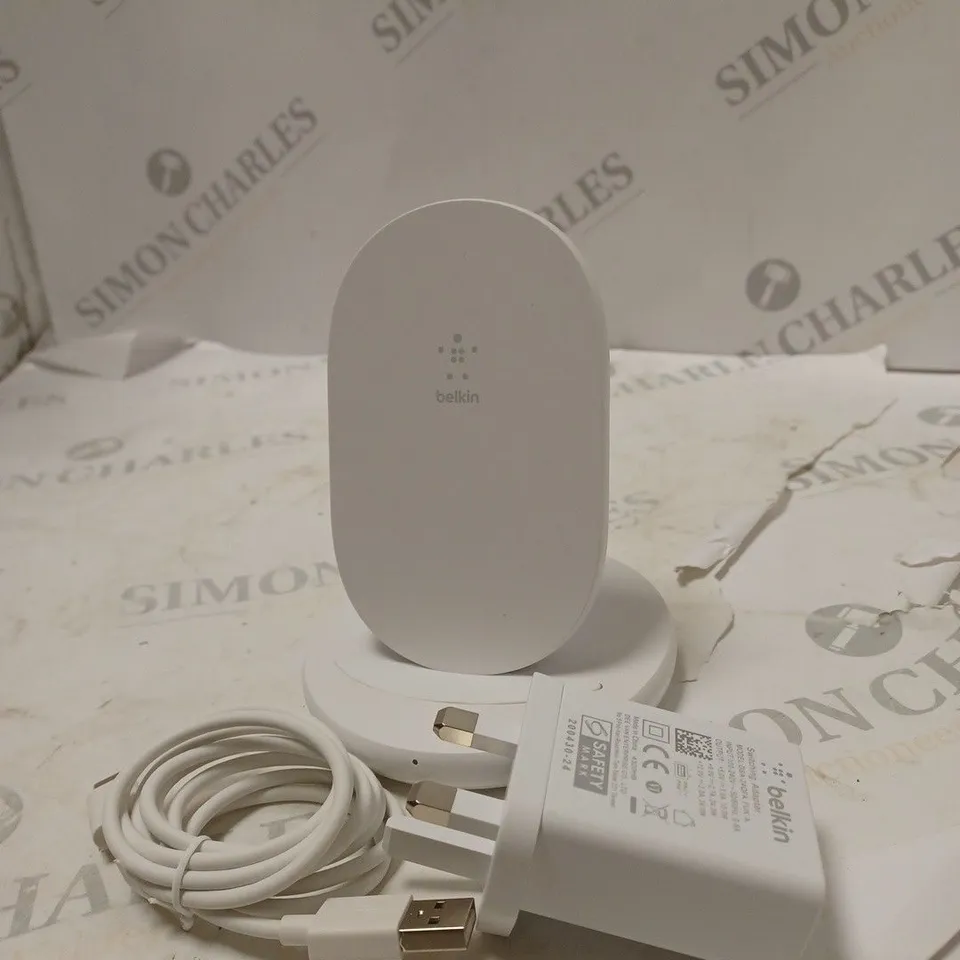 BELKIN 15W QI WIRELESS CHARGER STAND WITH PLUG - WHITE