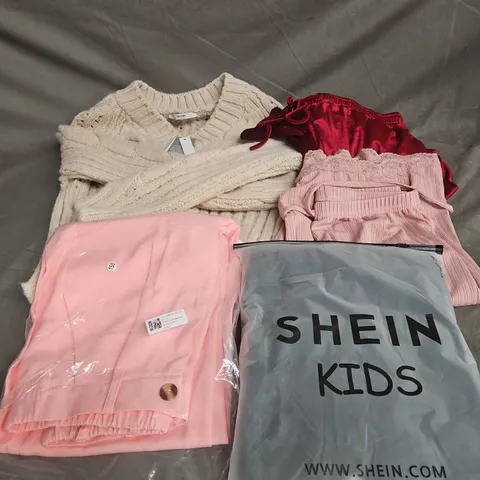 BOX OF APPROXIMATELY 20 ASSORTED CLOTHING ITEMS TO INCLUDE JUMPER, TOPS, TROUSERS, ETC