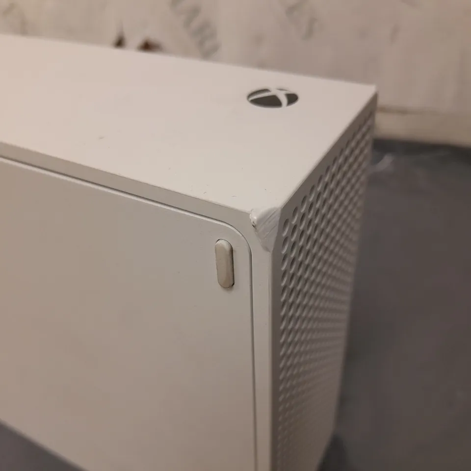 XBOX SERIES S IN WHITE