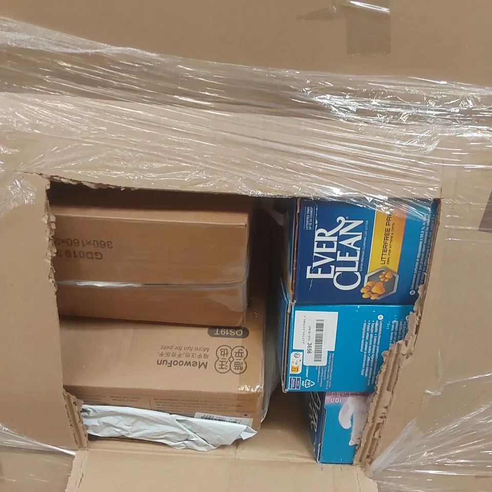 PALLET CONTAINING A VERY LARGE QUANTITY OF ASSORTED PET PRODUCTS