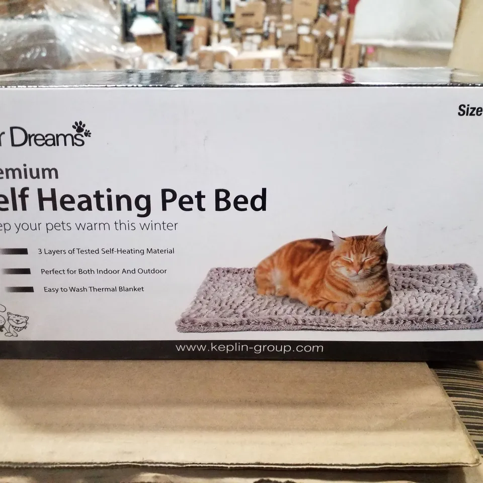 BOX CONTAINING 12 FURDREAMS PREMIUM SELF HEATING PET BEDS 70×47CM