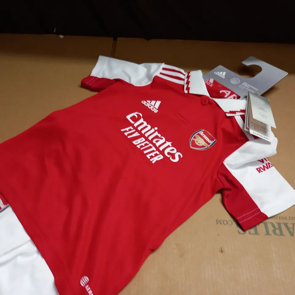 ARSENAL FOOTBALL CLUB JUNIOUR FOOTBALL KIT - UK 4-5 YRS
