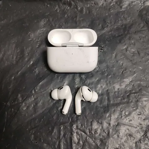 APPLE AIRPODS WITH CHARGING CASE - WHITE