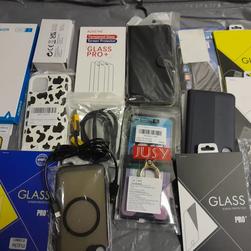 LOT OF ASSORTED MOBILE PHONE ACCESSORIES TO INCLUDE CASES, SCREEN PROTECTORS AND CABLES