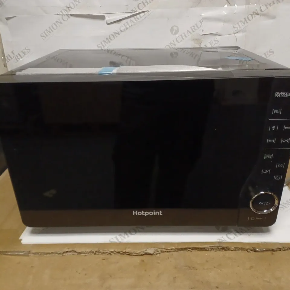 HOTPOINT MWH 2621 MB FLATBED MICROWAVE, 800W, BLACK