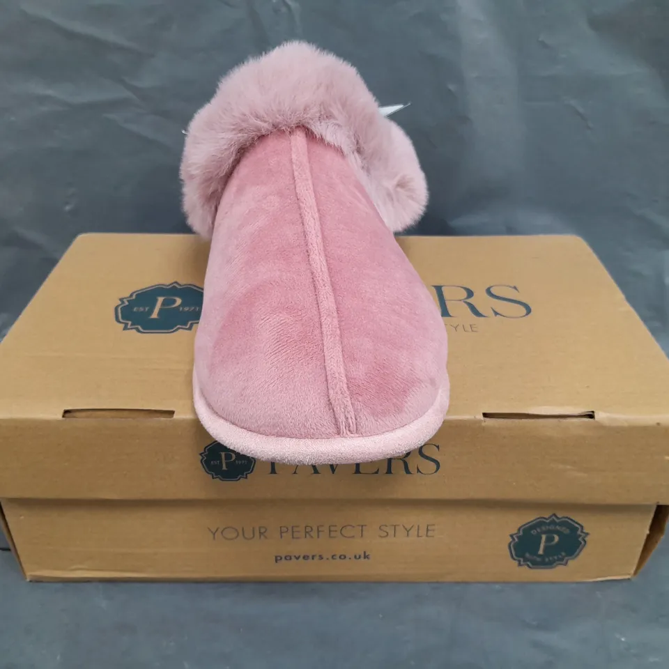 BOXED PAIR OF PAVERS SLIPPERS IN PINK SIZE 4